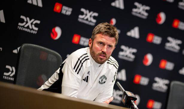 一夜巨变!曼联新帅名单曝光,欧冠争夺再添变数