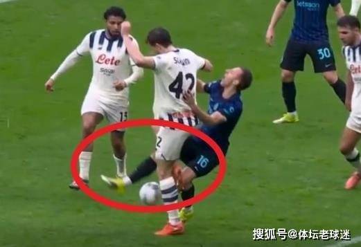 丑陋的意甲彻底没救!明目张胆黑国米,蓝黑军团遭遇各种不公判罚