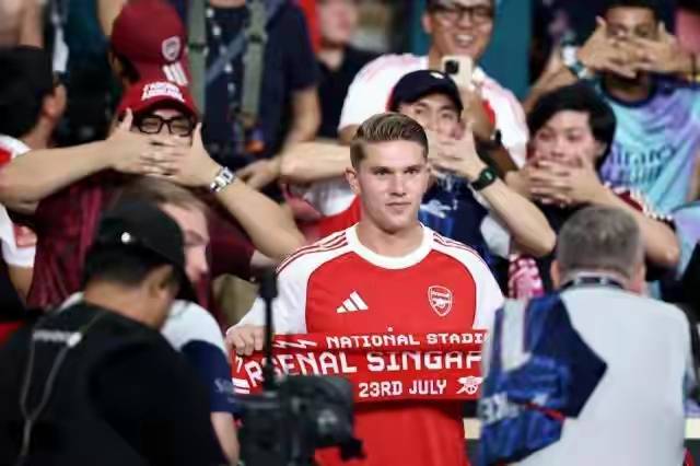 欧冠天外飞仙!埃泽轰无解世界波,阿森纳核心彻底觉醒,6750万镑真值值爆了