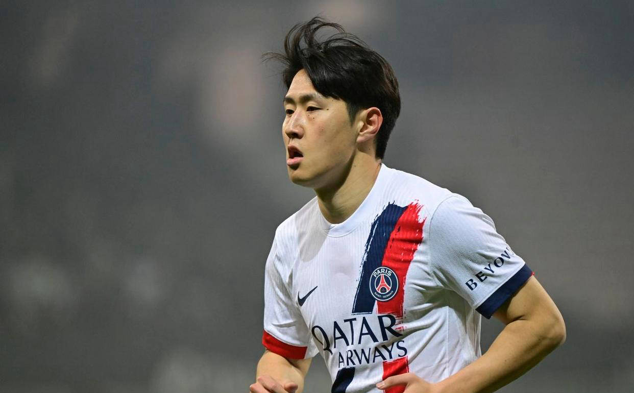 法甲榜首易主,巴黎圣日耳曼3连胜强势夺冠